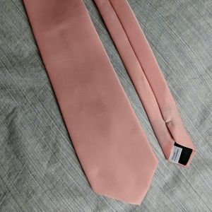 Peach tie
